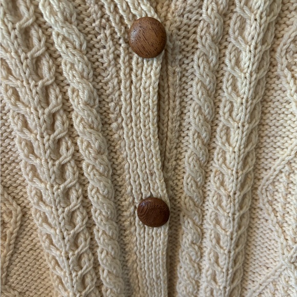Vintage Irish knit cardigan with wooden buttons - Picture 2 of 6
